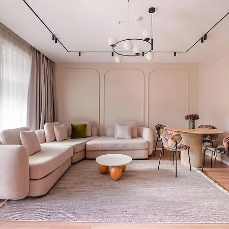 Luxury 1br Apartment, Private Garden, San Pietro