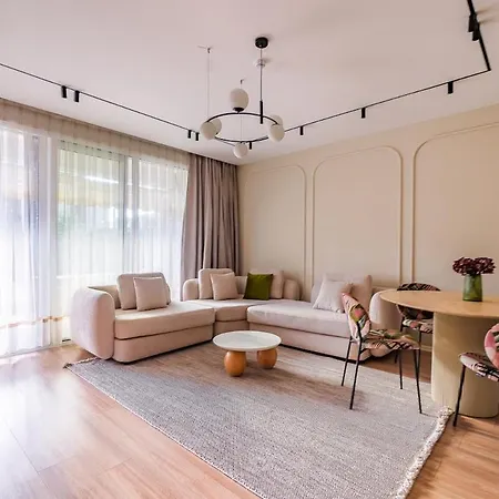 Luxury 1br Apartment, Private Garden, San Pietro