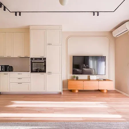 Luxury 1br Apartment, Private Garden, San Pietro
