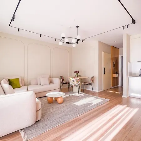 Luxury 1br Apartment, Private Garden, San Pietro