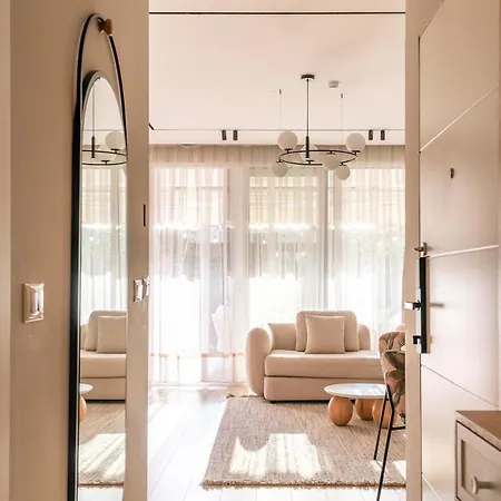 Luxury 1br Apartment, Private Garden, San Pietro * Drac