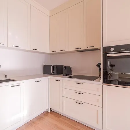 Luxury 1br Apartment, Private Garden, San Pietro
